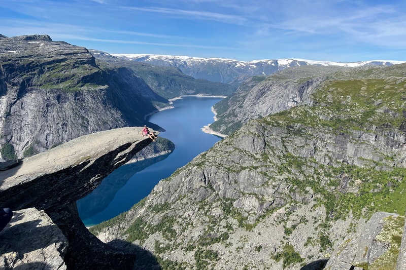 1738523131-Trolltunga